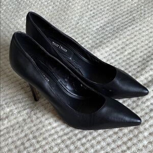 White House Black Market Classic Black Pumps Used(see pics) Size 7.5M